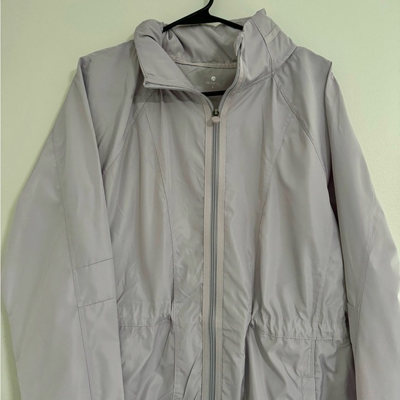 Water resistant light-weight jacket - Picture 3 of 10